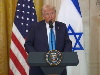 Speaker at lectern with US and Israel flags