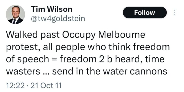 A tweet about a protest in Melbourne advocating freedom and water cannons.