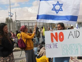 Protesters with Israeli flag and 'No Apartheid' sign.