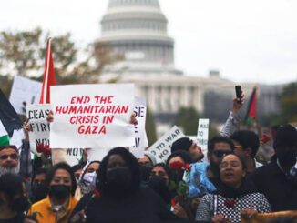 Protesters with signs in front of Capitol.
