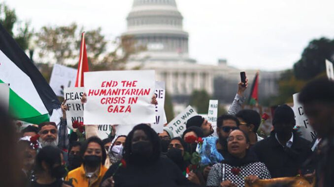 Protesters with signs in front of Capitol.