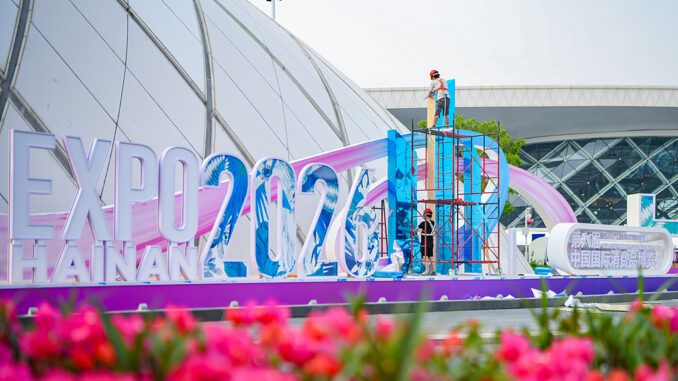 Workers setting up Hainan Expo 2023 structure. Workers setting up Hainan Expo 2023 structure.